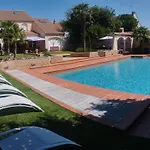 לינה וארוחת בוקר Champenois 4*