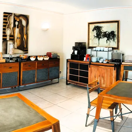 Oda ve Kahvaltı Champenois 4*