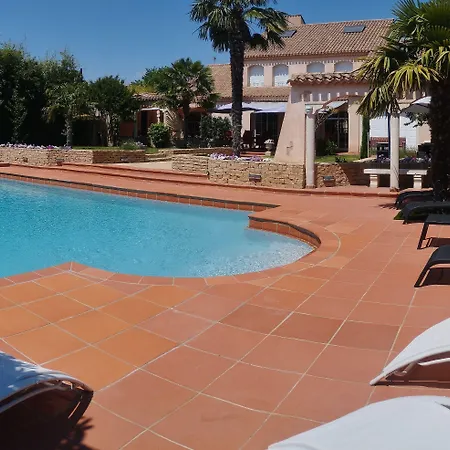 Oda ve Kahvaltı Champenois 4*