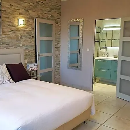 Champenois Bed & Breakfast 4*