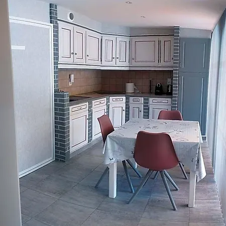 Champenois Bed & Breakfast 4*