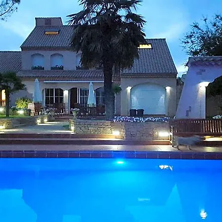 Champenois Bed & Breakfast 4*