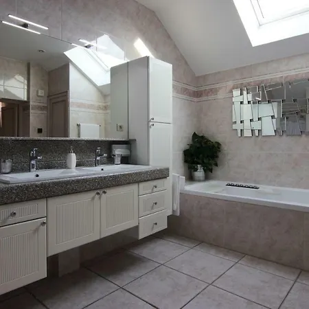 Champenois Oda ve Kahvaltı 4*