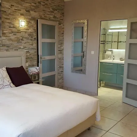 Champenois Bed & Breakfast 4*
