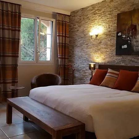 Nocleg ze śniadaniem Champenois 4*